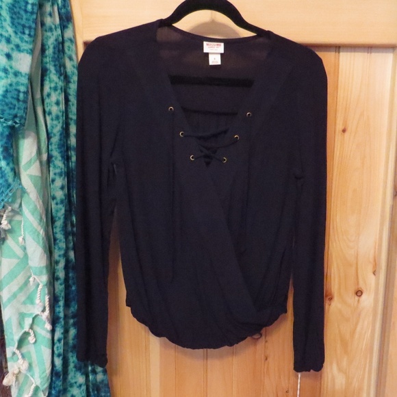 ⭐️BOGO FREE! Lace Up Tie Front Top - Picture 1 of 2